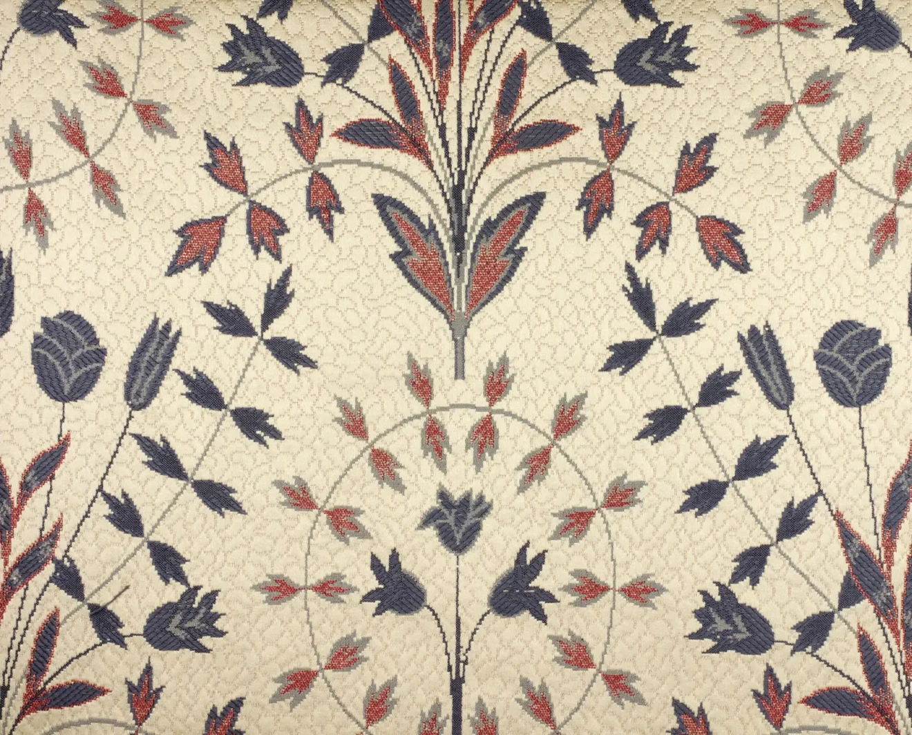 Historische Augustus-Stoffe: Jacquard-Doppelgewebe mit plastischer Wirkung, feiner Haptik und handkolorierten Designs.