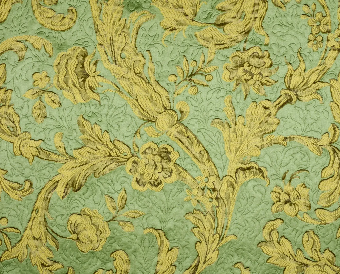 Historische Augustus-Stoffe: Jacquard-Doppelgewebe mit plastischer Wirkung, feiner Haptik und handkolorierten Designs.
